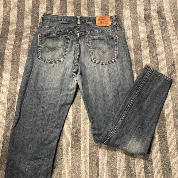 Levi’s mom jeans - Picture 2 of 3